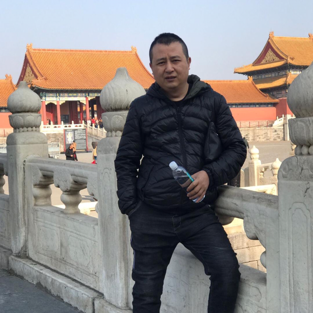 恬静向星月的照片