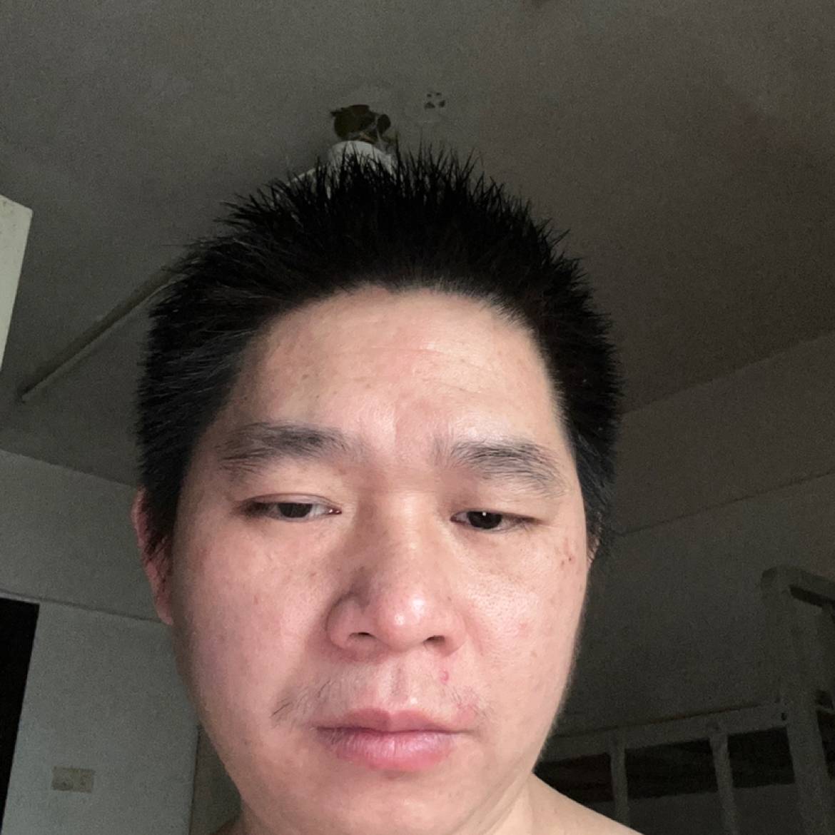 明媚漫步人生的照片