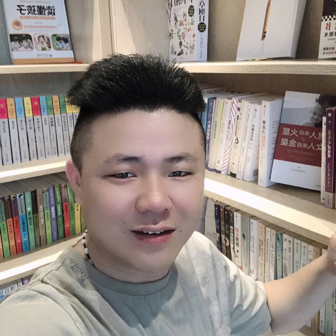 比尔盖房的照片