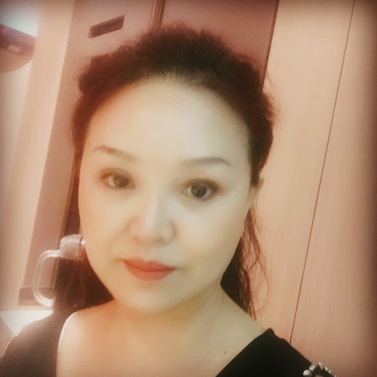 健壮拿心情的照片