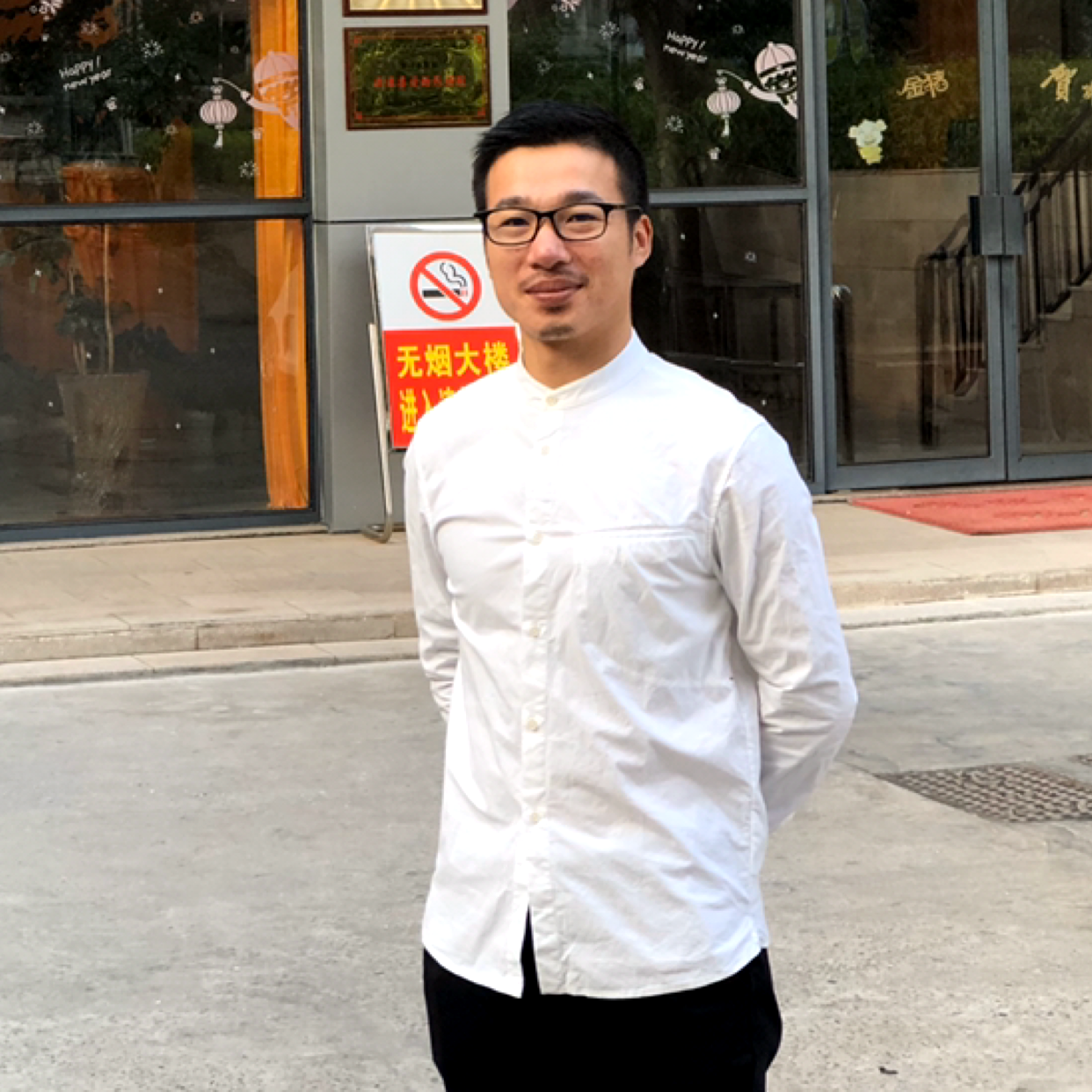 情动默默的照片