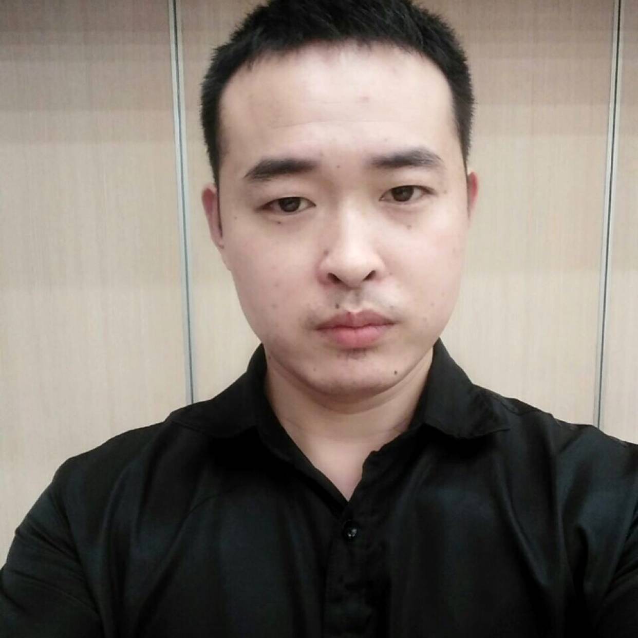 尘宵蹙眉无限的照片