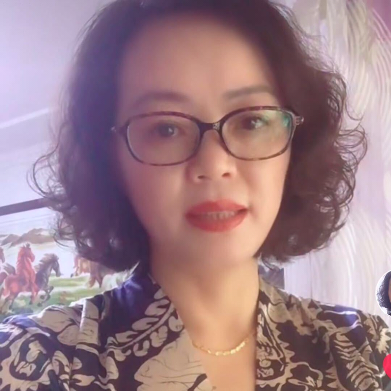优美凝眸萝莉的照片
