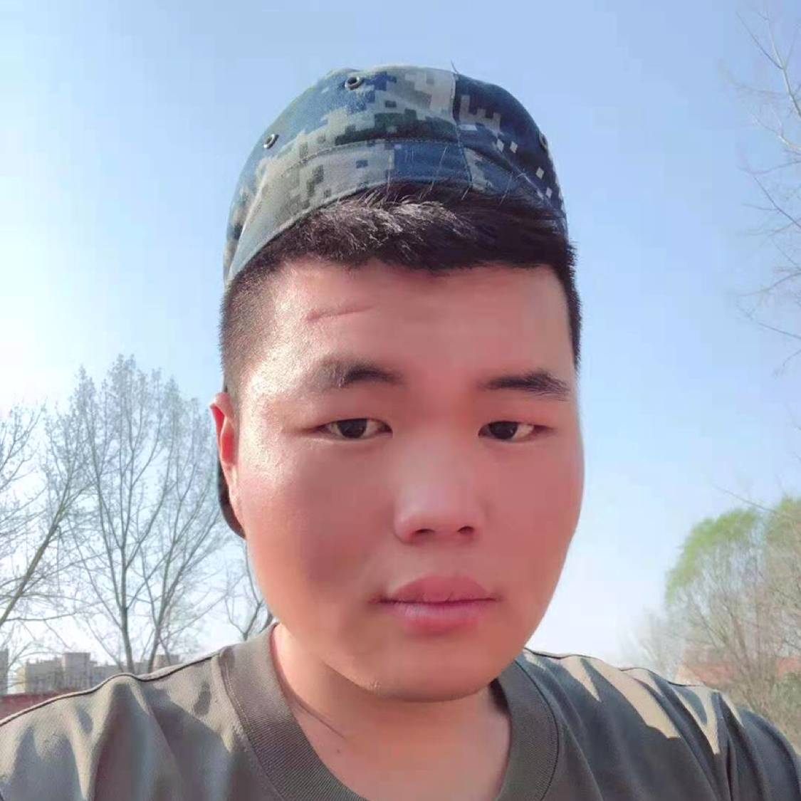 长颈鹿笑寒冷的照片