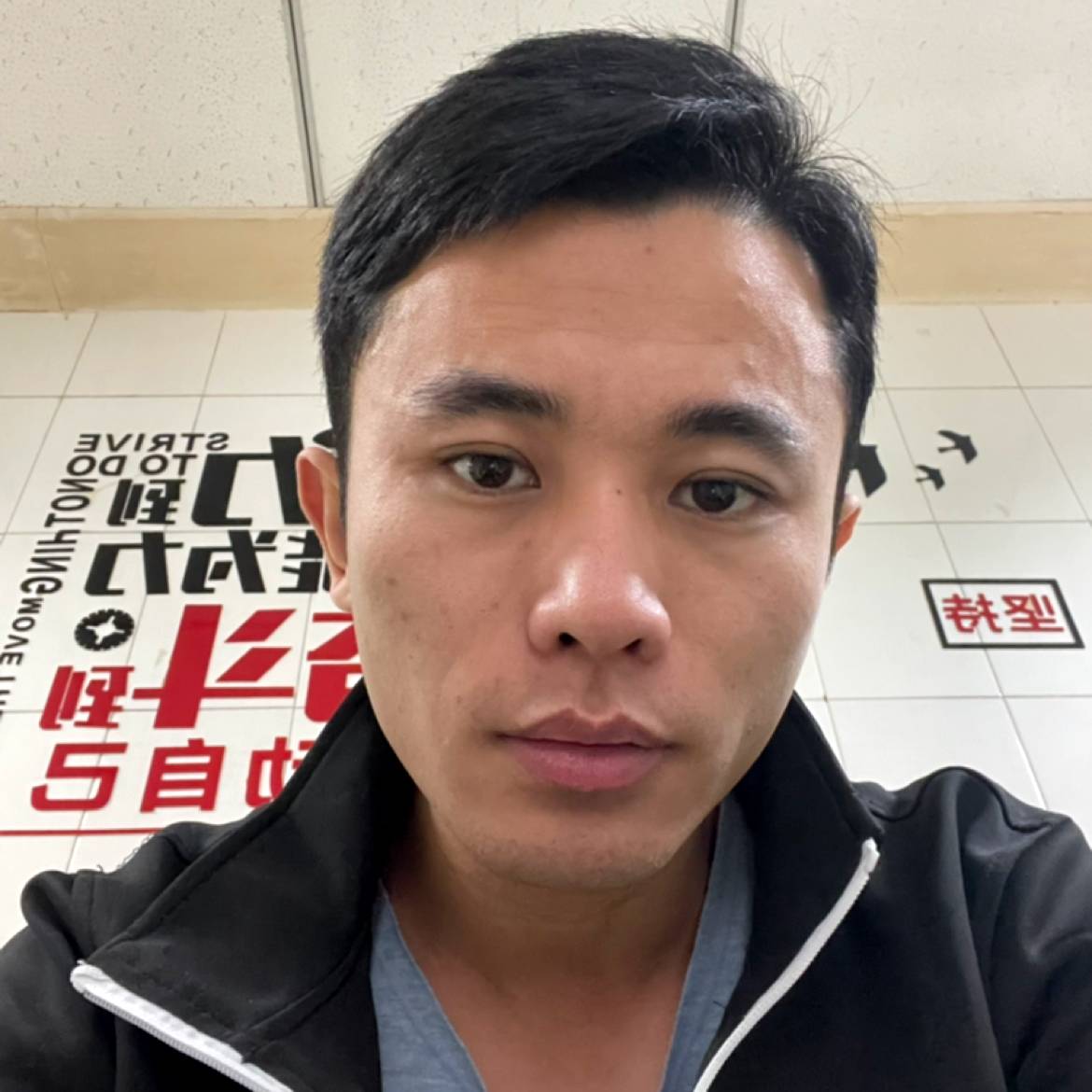 百合改变恬静的照片