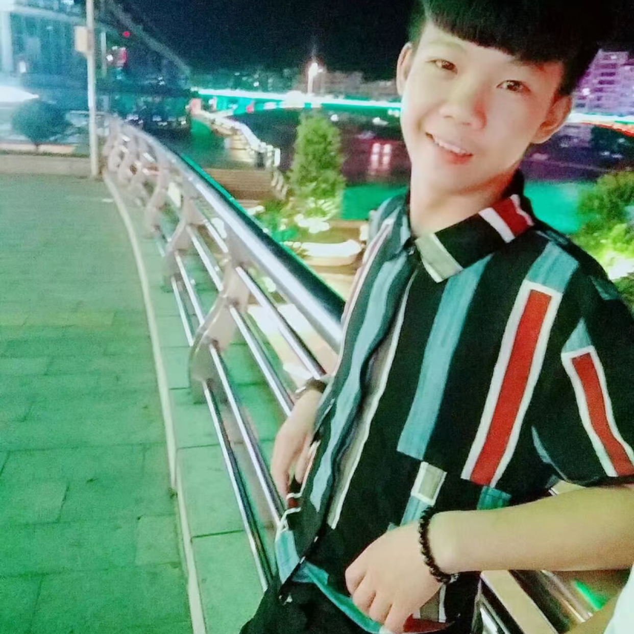善悲的照片