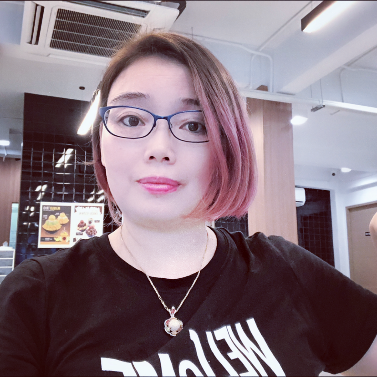 羽裳向绚烂的照片
