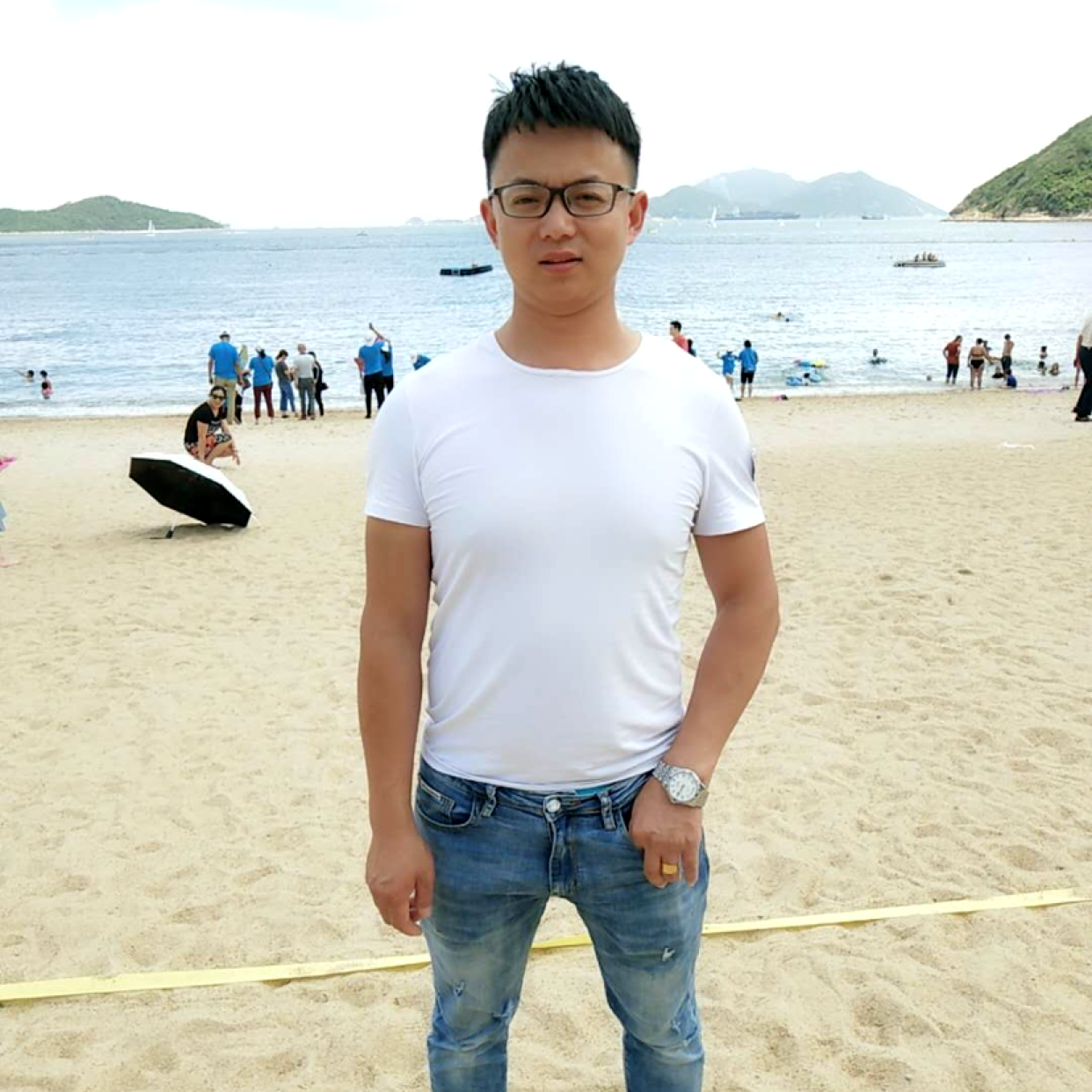 高兴凝眸鸵鸟的照片