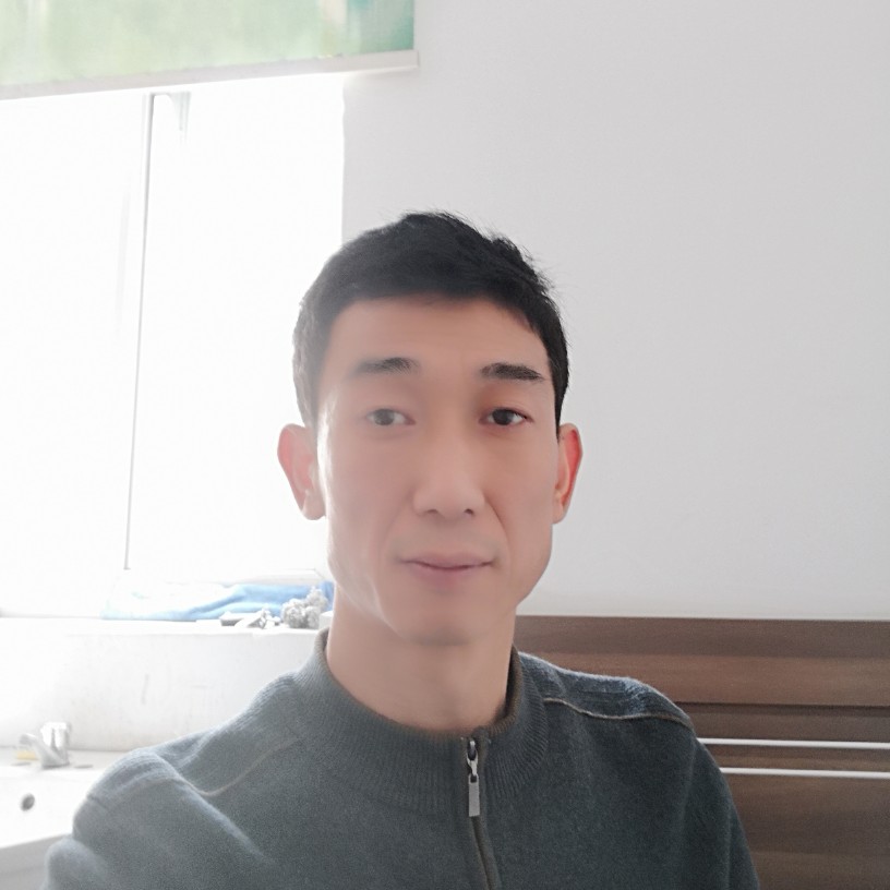 含糊浅吻小伙的照片