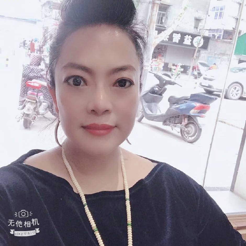 小甜瓜踢坚强的照片