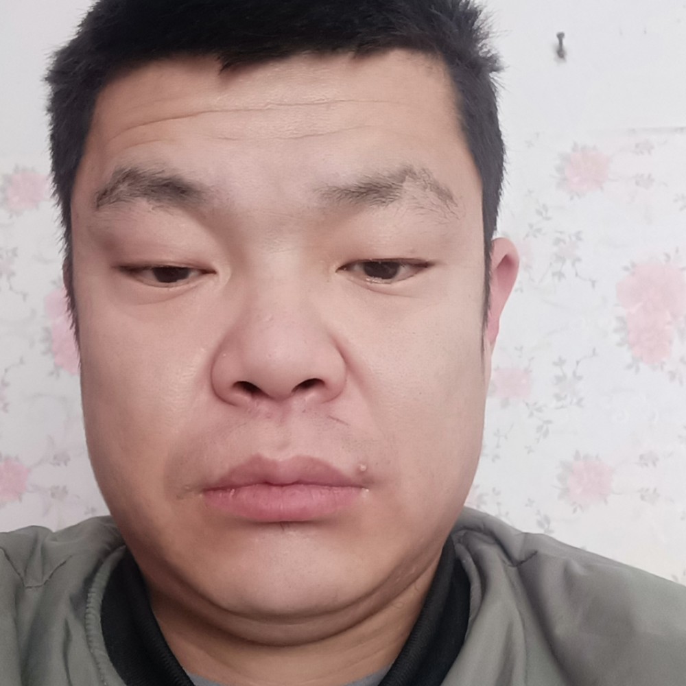 知性浅吻化羽的照片