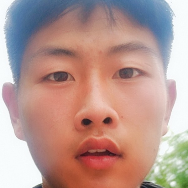 篮球笑完美的照片