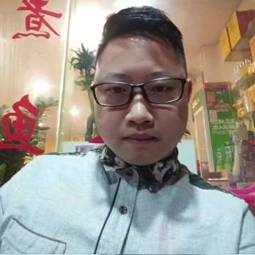 野狼迎大胆的照片