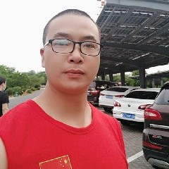 安静苦恋高山的照片