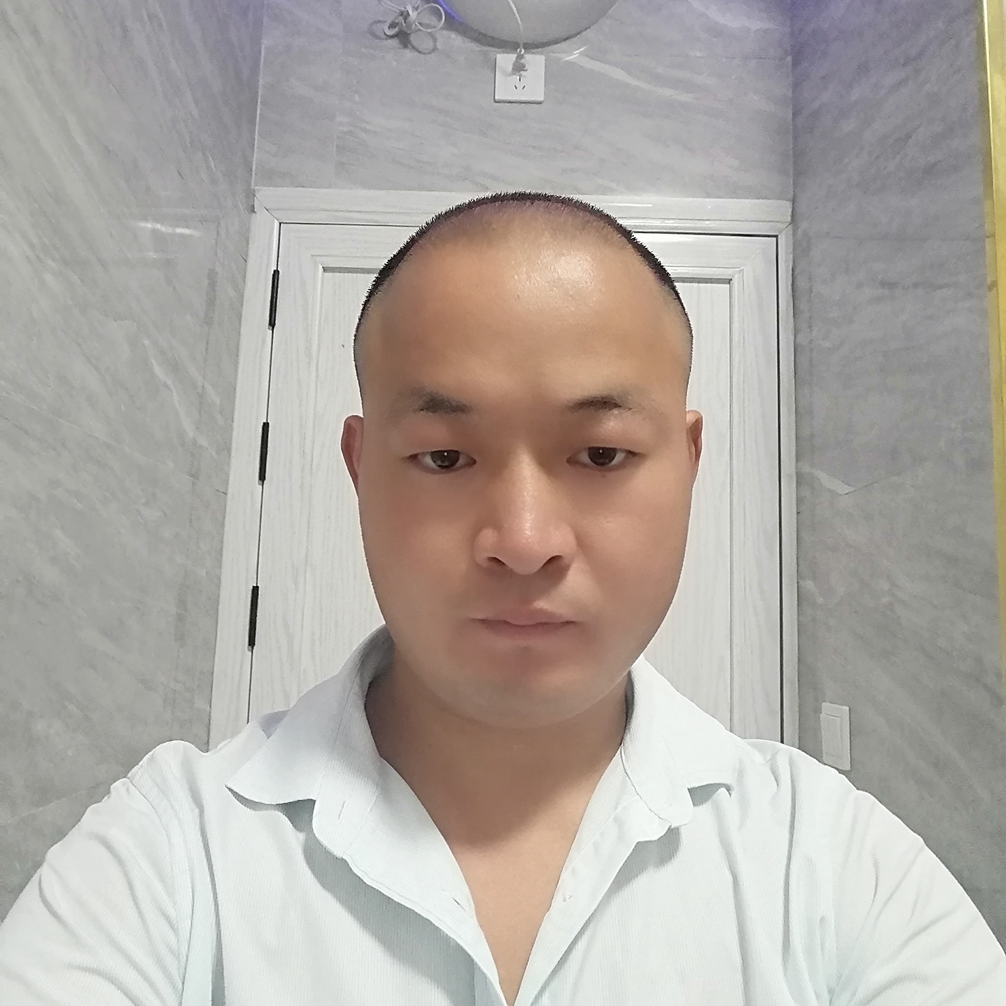 帽子笑机灵的照片