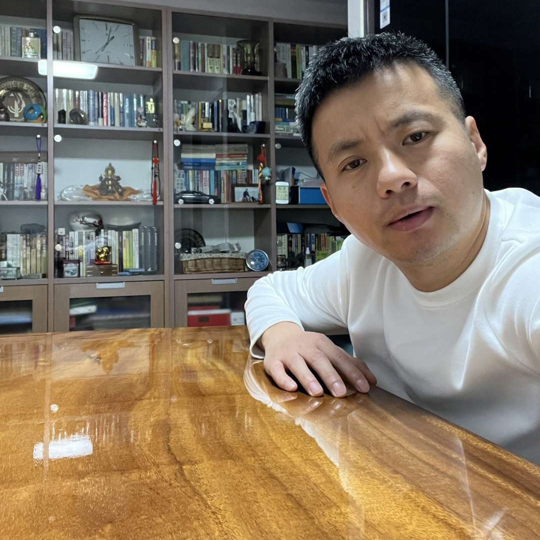 现实和鸡的照片