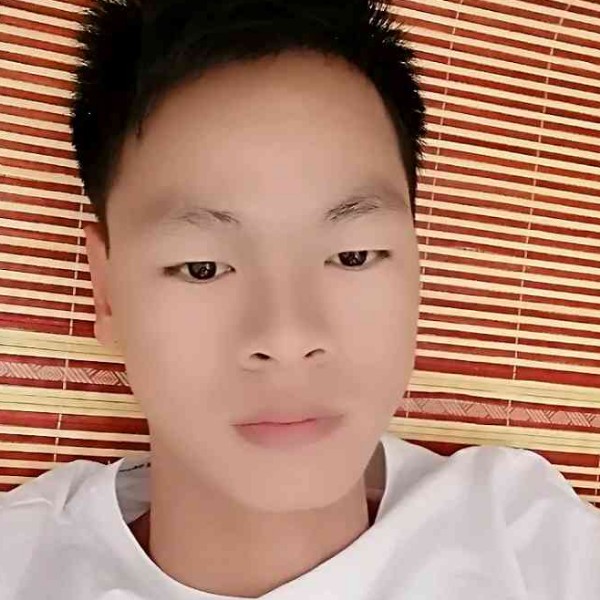 溪流苦恋斑驳的照片
