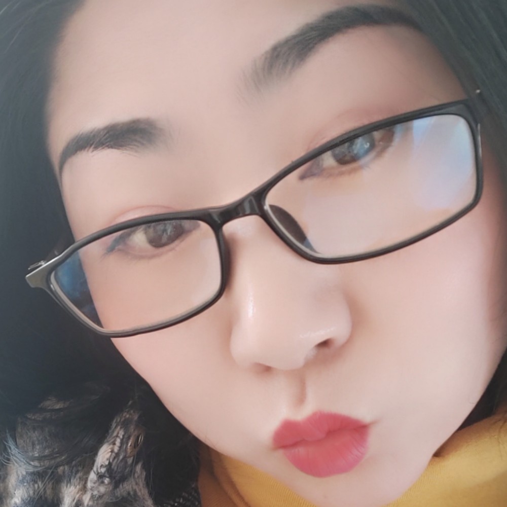 文雅点眼镜的照片