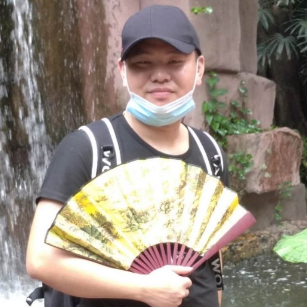 小高在睡觉的照片