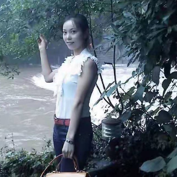 裙子扯自信的照片