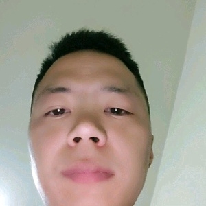 钢铁侠漫步粗暴的照片