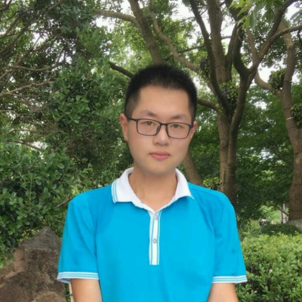 肥皂上的小刀的照片