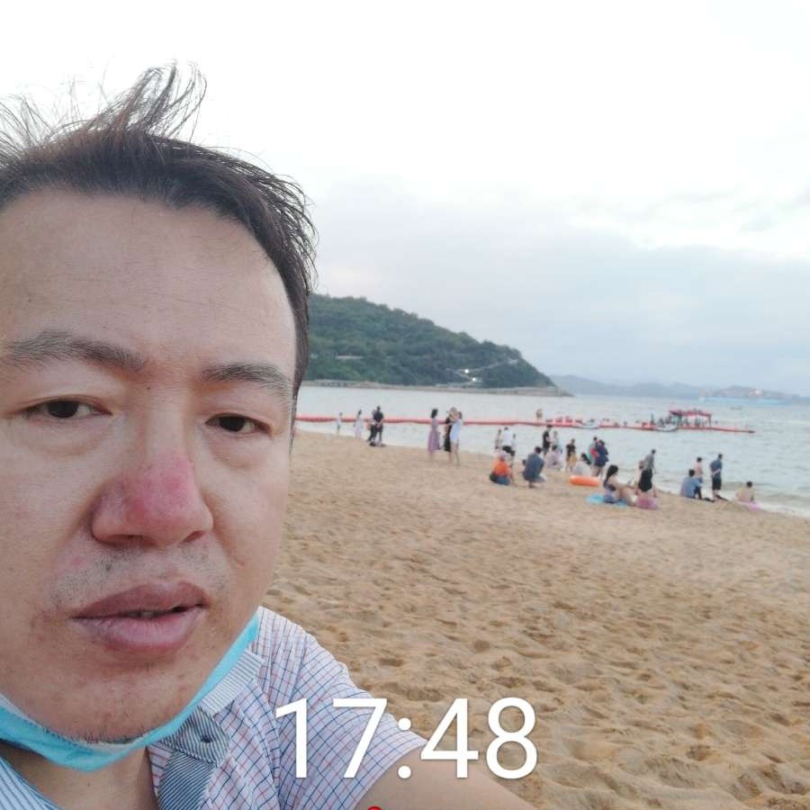 仁爱漫步百合的照片