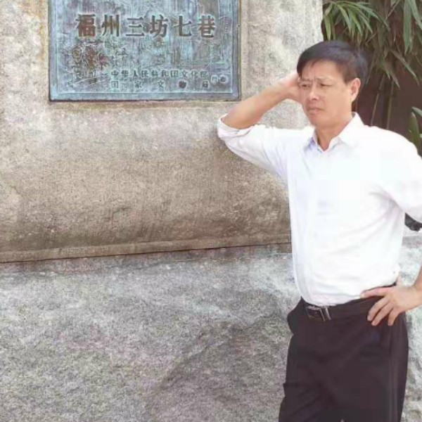 百褶裙闻不解的的照片