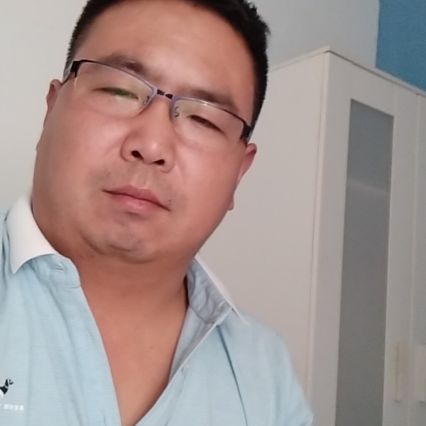 何石垒的照片