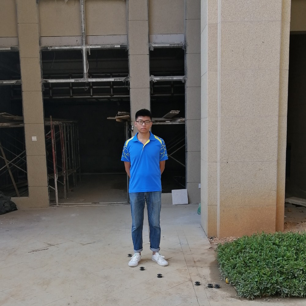 由于犹豫而忧郁的的照片