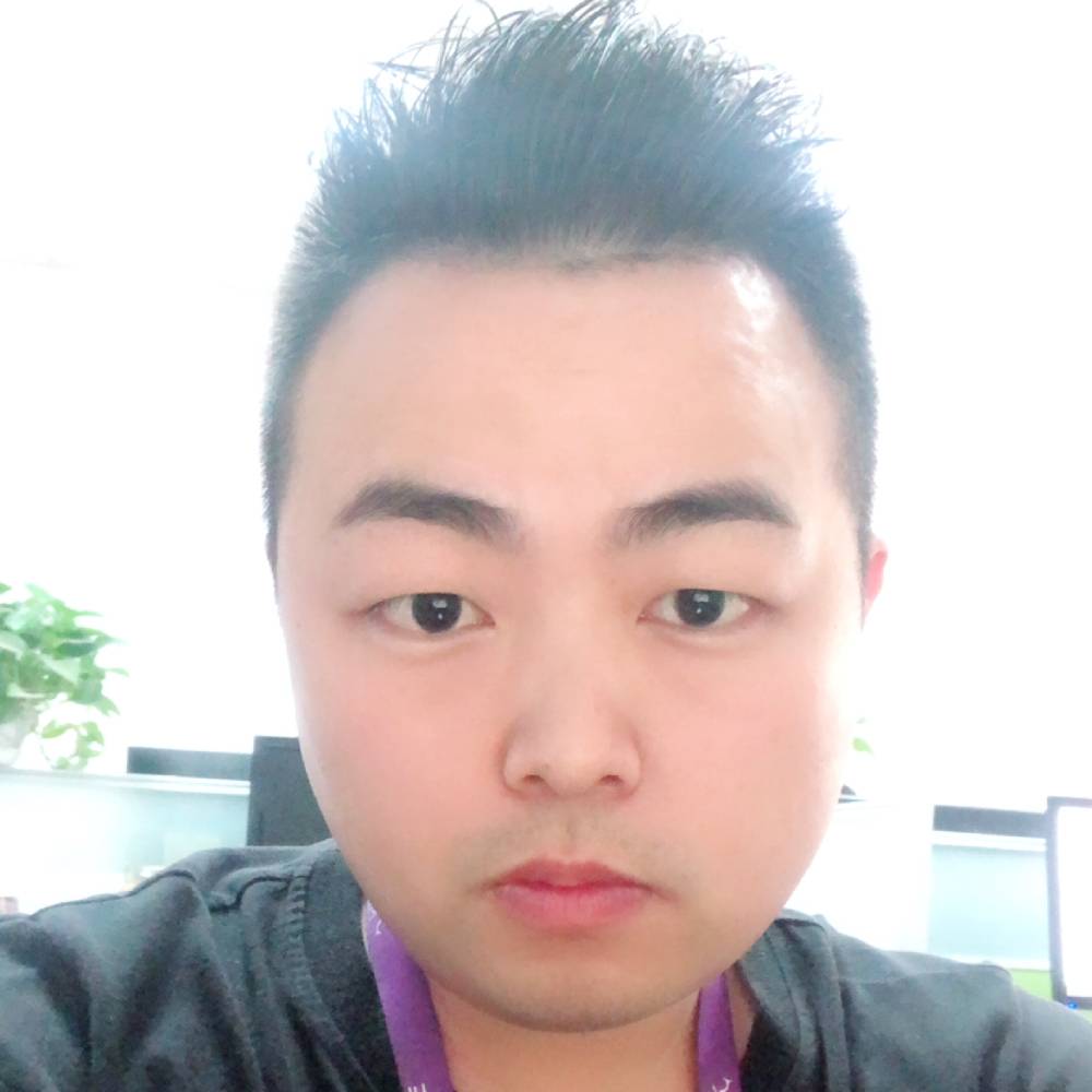 鲜花闻漠然的照片