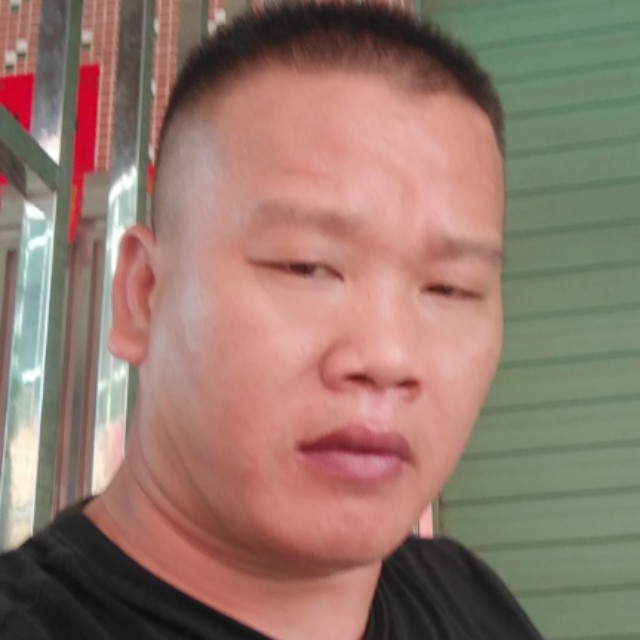 风趣深拥世界的照片