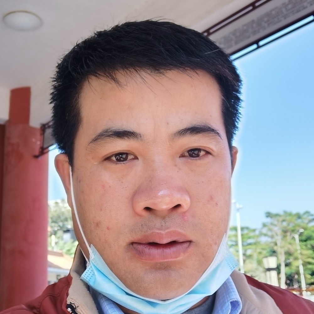 电源眯眯眼的照片