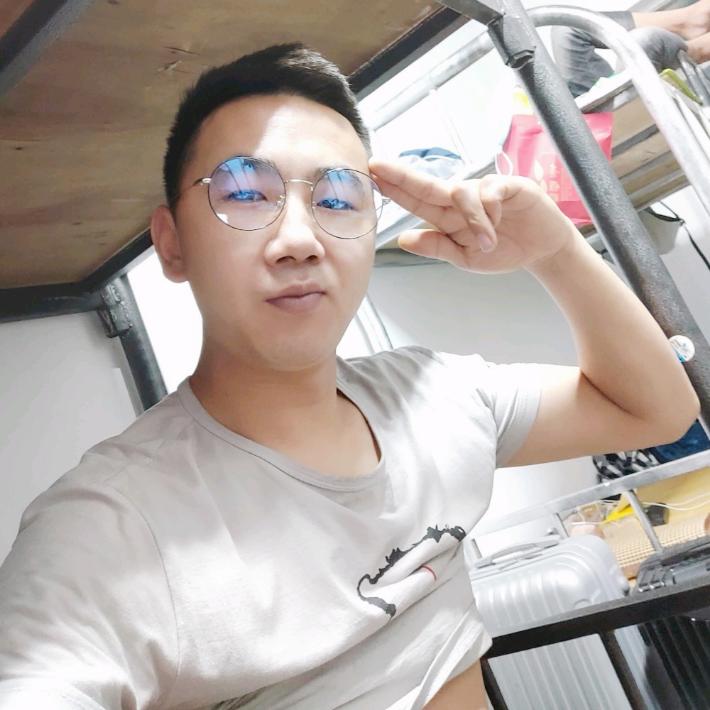 怕寂寞的小松鼠的照片