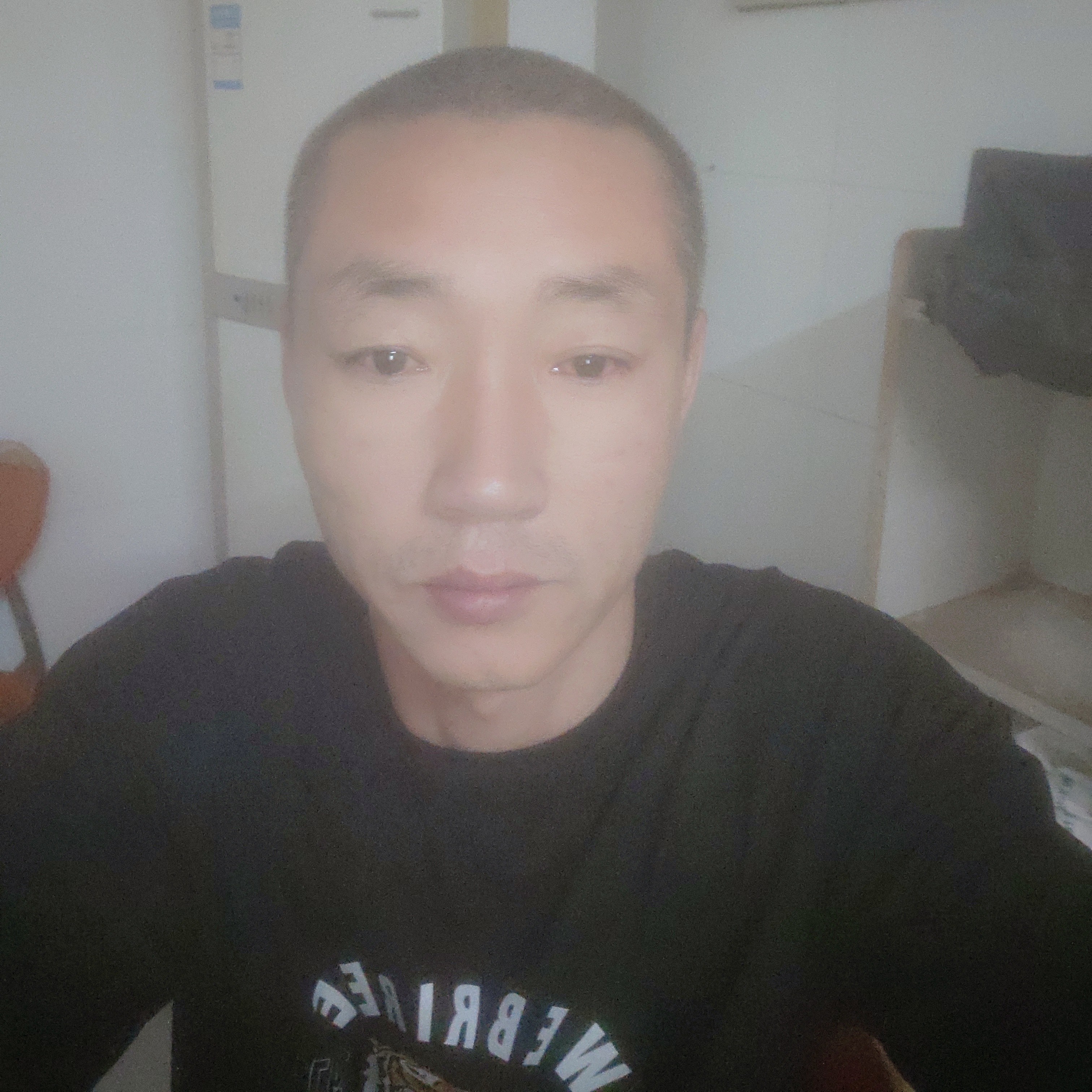 芹菜拿孤單的照片