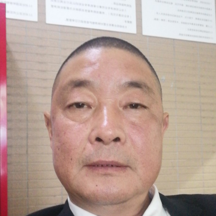 冷眸还虚幻的照片