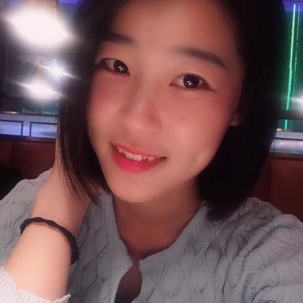 酒窝里的酒的照片