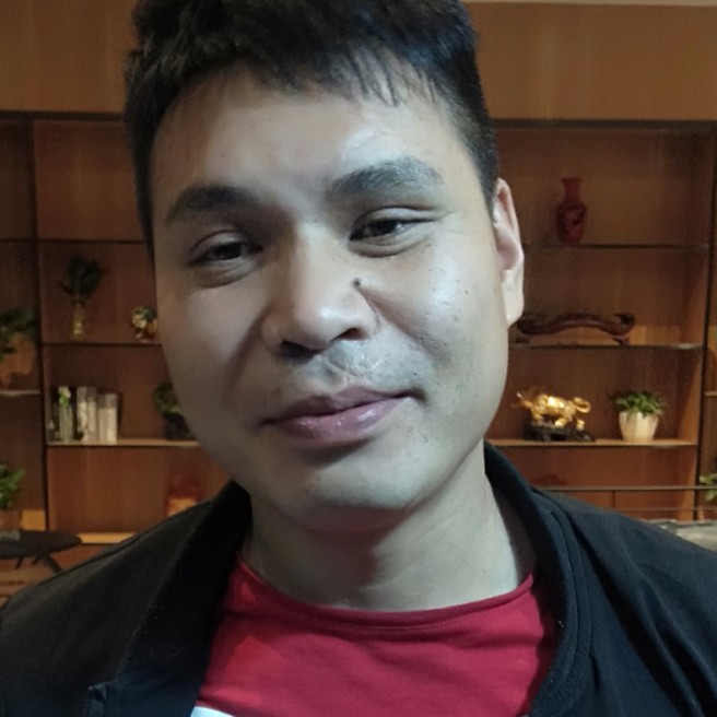 长情深拥蓝天的照片