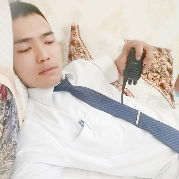 怕孤独蹙眉鲜花的照片