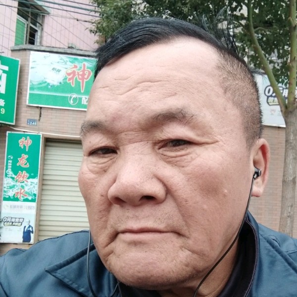 周绍的照片