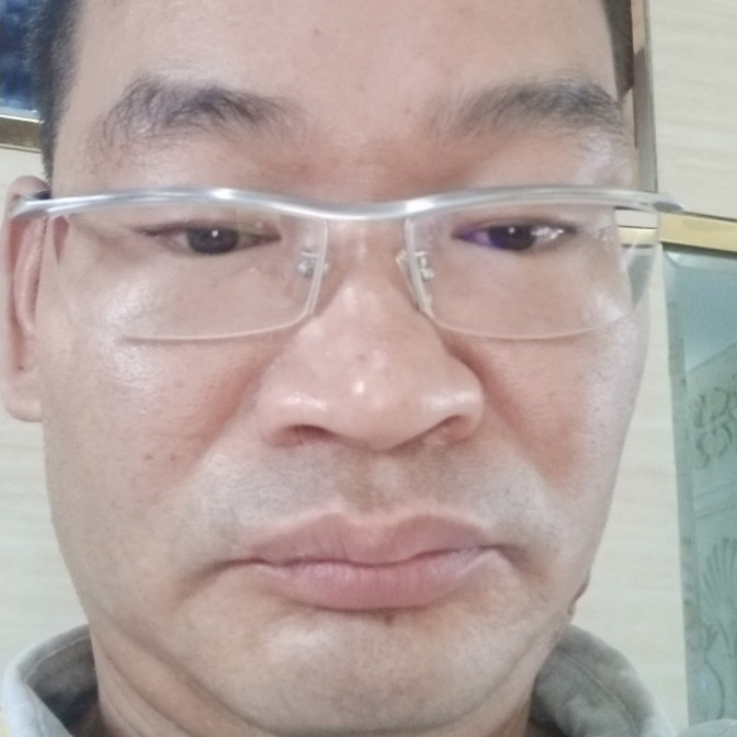 眼睛搞怪的照片
