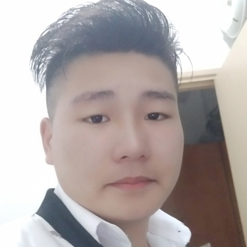 积极踢板栗的照片