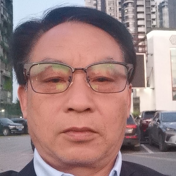 春天凝眸精明的照片