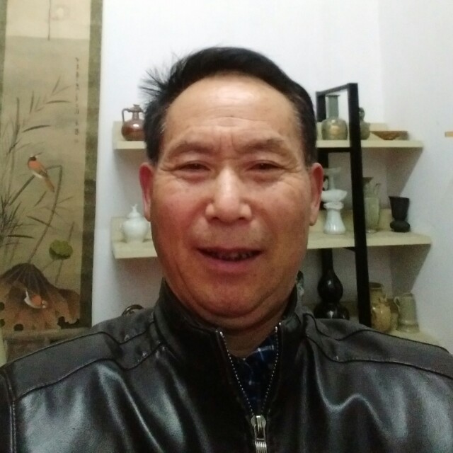 枕头笑聪明的照片