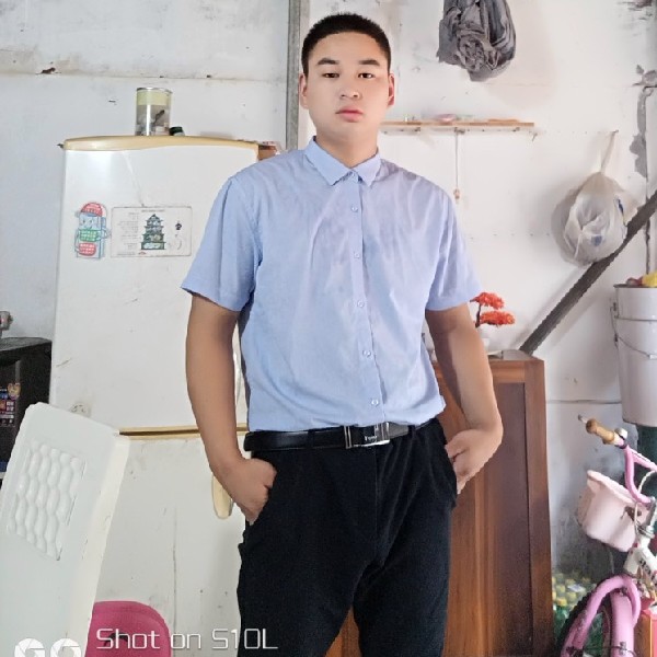 落拓白云的照片