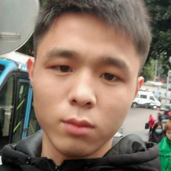 秋天闻聪慧的照片