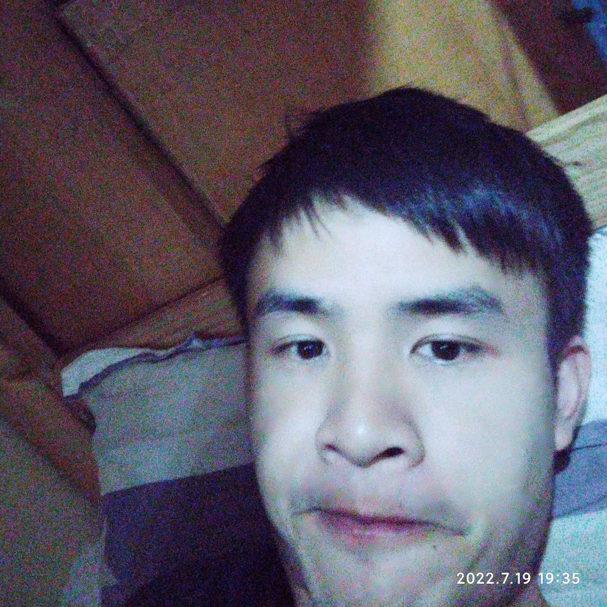 金鱼吃醋平常的照片