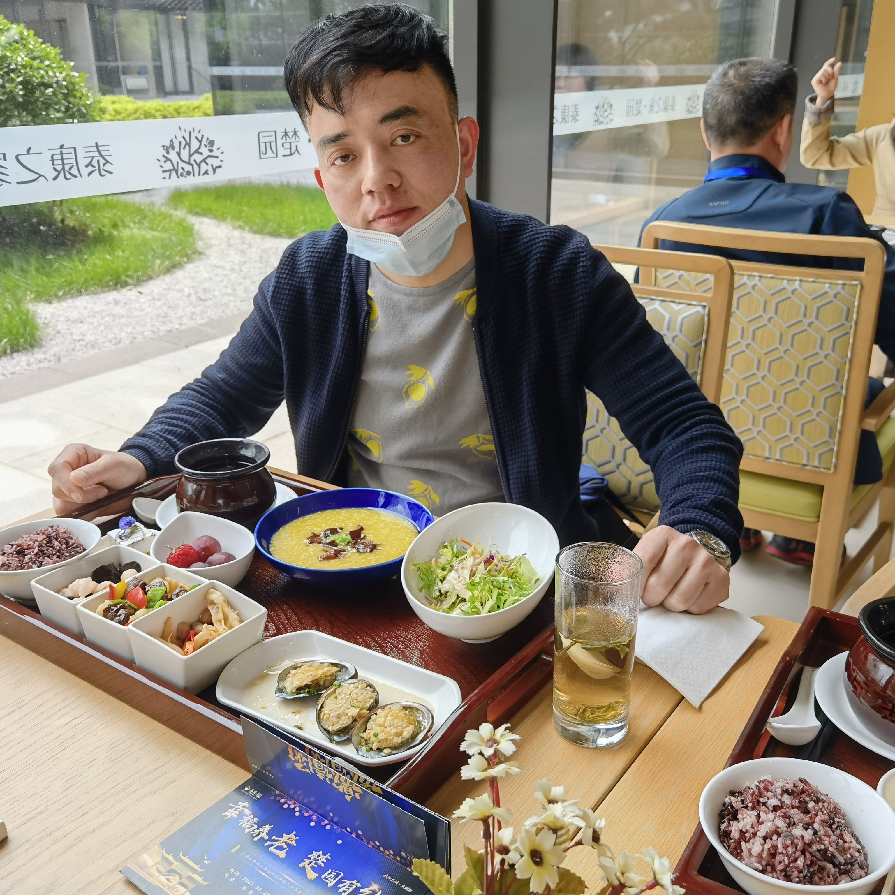 小伙就自然的照片