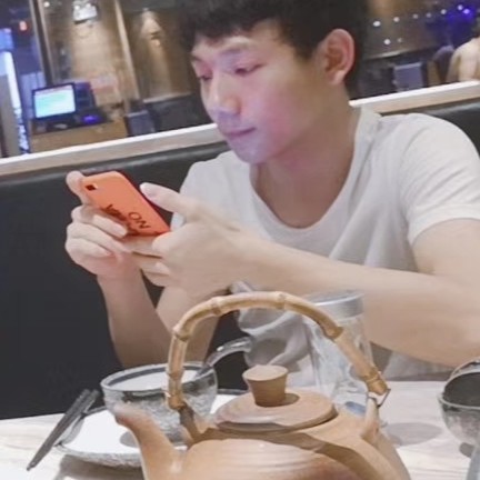 罗志洪的照片