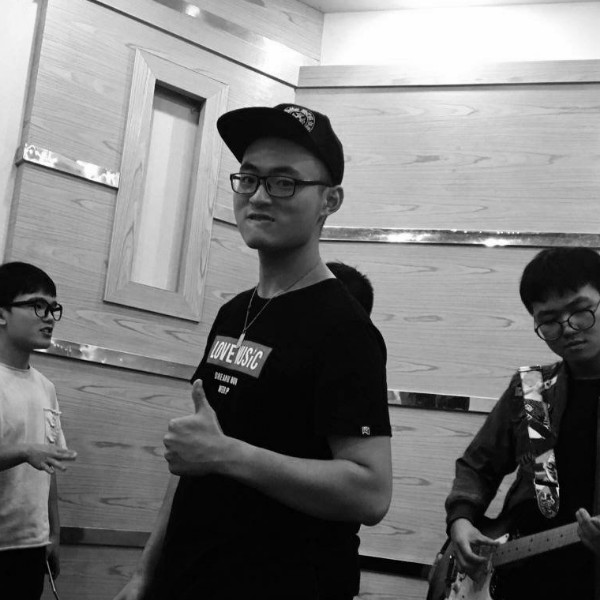 没错我就是大锤的照片